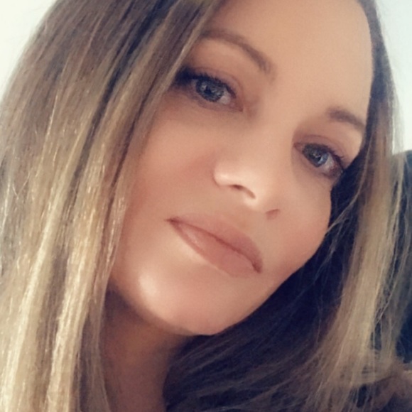 Meet your Posher, Jennifer - Picture 1 of 1